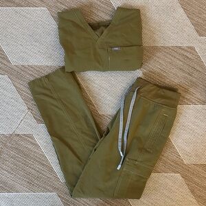 Figs Cargo Green Scrub set